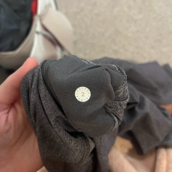 Grey high waisted lulu lemon align leggings size 2 - Picture 4 of 4